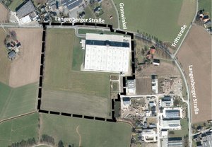 Eine Markierung auf dem Luftbild zeigt das betroffene Gebiet, welches an der Langenberger Straße Bestandteil des neuen Bauleitplanverfahrens ist.