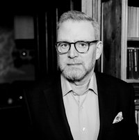 Schwarz-Weiß-Portrait von Karl Graf Stauffenberg