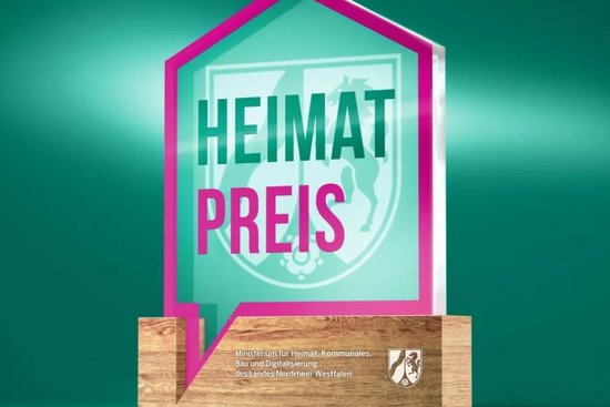 Ein Preis mit dem Schriftzug "Heimatpreis"
