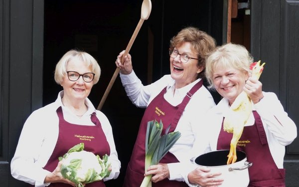 Küchenspaß im Heimathaus: Heute rupfen wir mit Euch ein Hühnchen - bereits ausgebucht