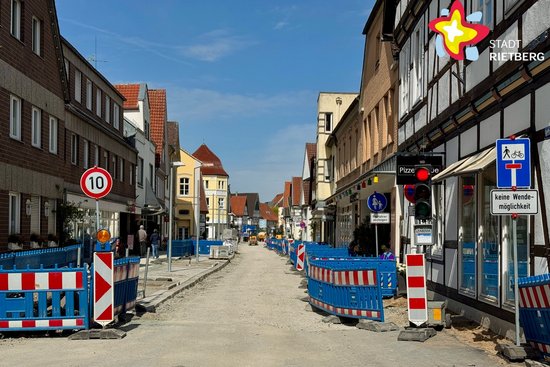 Die Bauarbeiten in der Rathausstraße sind mittlerweile bis zu dem Bereich zwischen Emsstraße und Müntestraße fortgeschritten.