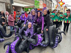 Schwarz-lila Oktopusse mit großen Tentakeln: Dieses Kostüm ist ein echtes Highlight.
