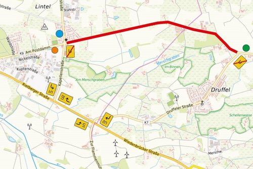 Dieser Kartenauschnitt zeigt die gesperrte Straße Am Postdamm sowie die Umleitungsstrecken.