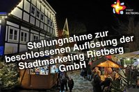 Adventsmarkt im Hintergrund, darüber der Schriftzug "Stellungnahme zur beschlossenen Auflösung der Stadtmarketing Rietberg GmbH"