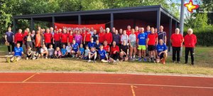 Die Teilnehmer des Sportabzeichentages in der großen Gruppe.